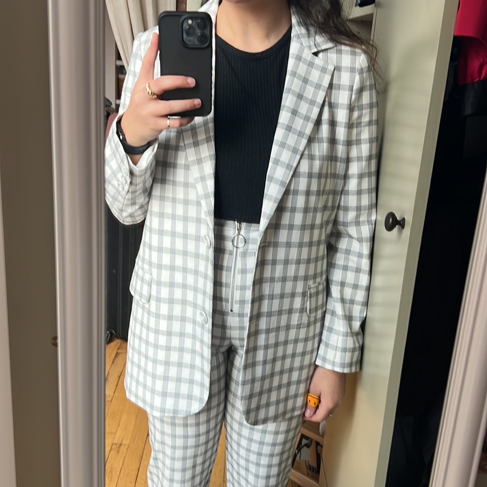 Danielle Bernstein White Patterned Blazer - image 4